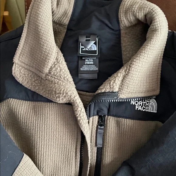 The North Face Men's Taupe and Black Performance Jacket - Picture 7 of 8